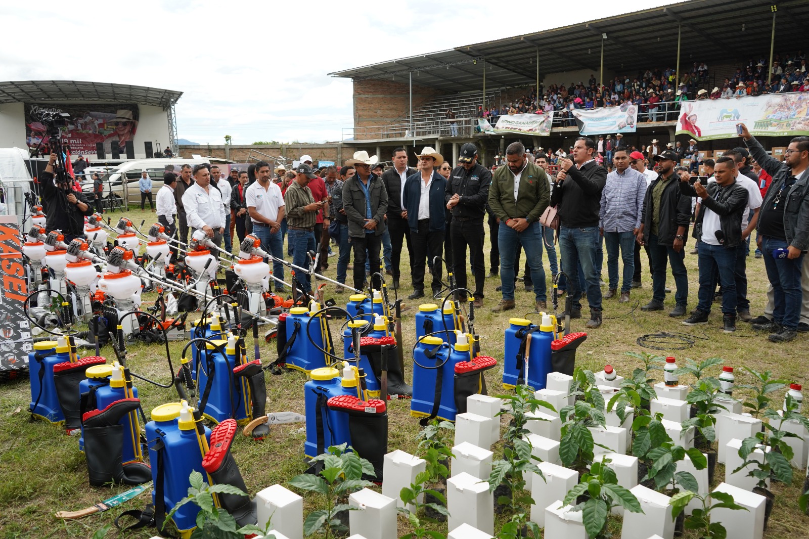 Gobierno realiza entrega masiva de bonos agrícolas a 8 mil productores de Ocotepeque